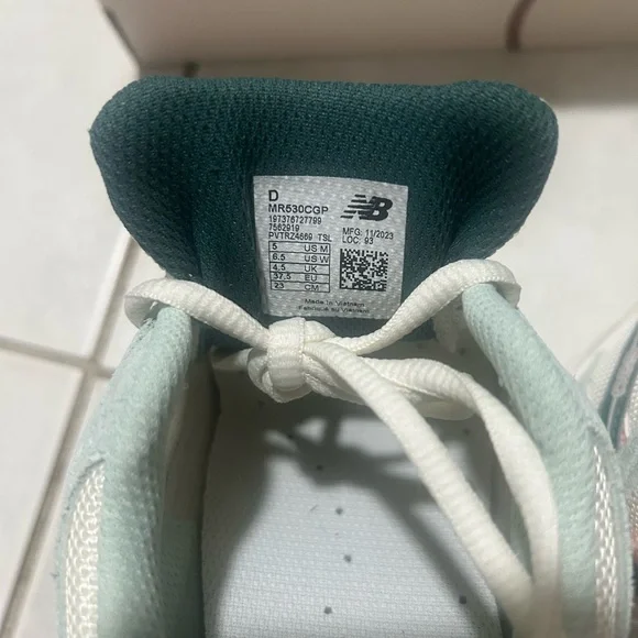 New Balance & CALIA Women's
530 Sneakers - Picture 6 of 7
